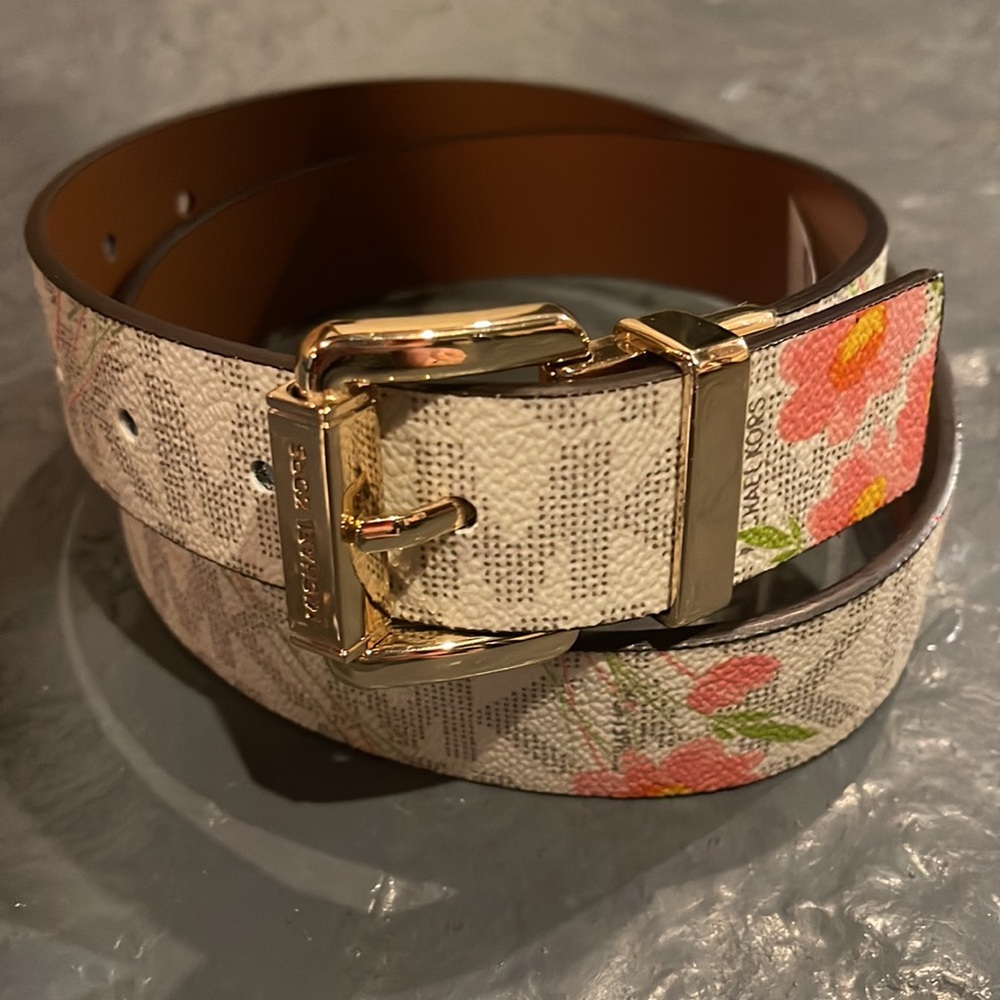 NEVER WORN- Michael Kors Reversible Belt